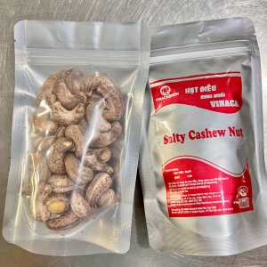 roasted salt cashew nuts in shell (vaccum bag 100gam)